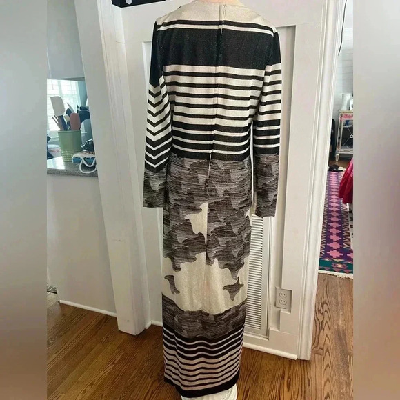 Travilla patterned metallic long sleeved maxi dress abstract chevron stripes - Picture 7 of 11
